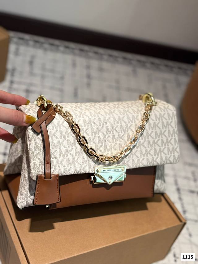 With Box Mk Simple And Versatile, High-Fashion Perfect For Everyday Outings Must