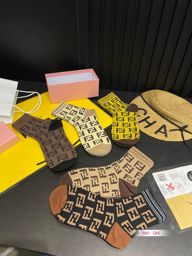 Fendi Adult-Style 100% Cotton Long Socks! Gift Box Packaging! Ultra-Comfortable,