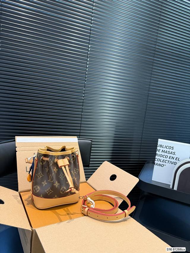 Airplane-Themed Folding Box Lv Bucket Bag. This Style Is Extremely Popular Among