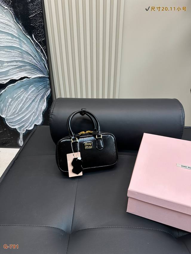 Same Price For All Sizes Miu Miu's New Arrival, Made Of Genuine Leather. This La