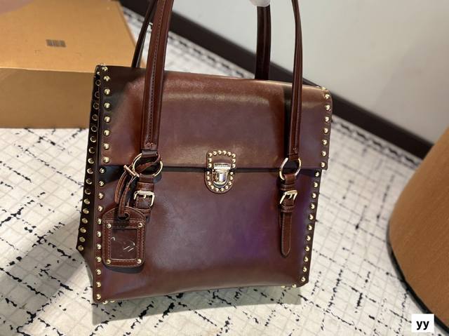 Prada Vintage Bag. . I Was Blown Away By Prada. . The Combination Of Metal Rings