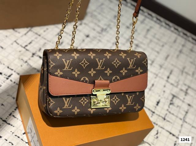 Lv: This Stylish Design Is A Must-Have. This Bag Also Has A Generous Capacity. I