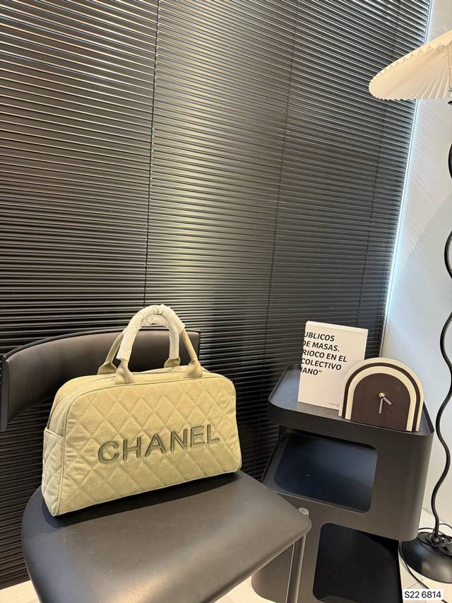 Chanel Bowling Bag Simple And Versatile, High-Fashion Design. Perfect For Everyd