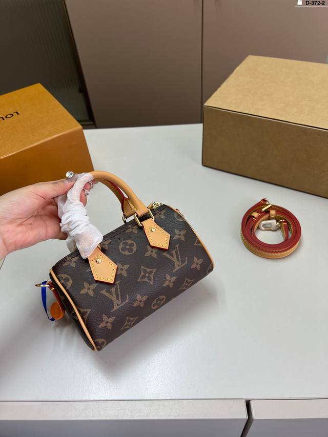 Chip Version Lv Louis Vuitton Pillow Bag Versatile And Fashionable, Extremely St