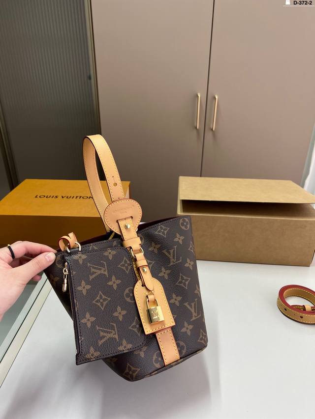 Chip Version Decorative Lock Without Key Louis Vuitton Vintage Bucket Bag D-372-