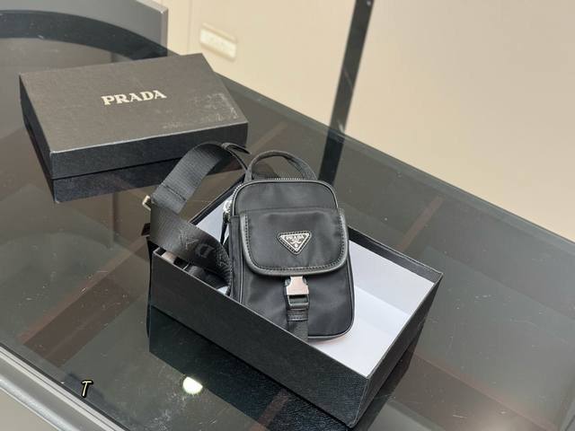 With Box Replica Edition Prada Men's And Women's Crossbody Chest Bag Perfect Siz