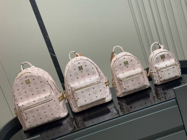 Mcm Classic Double-Shoulder Bag Three-Dimensional And Natural, With Symmetrical