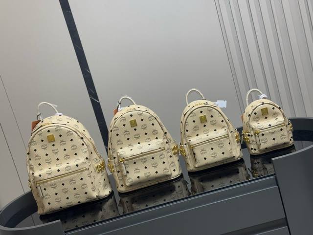 Mcm Classic Backpack Three-Dimensional And Natural, With Symmetrical Floral Cuts
