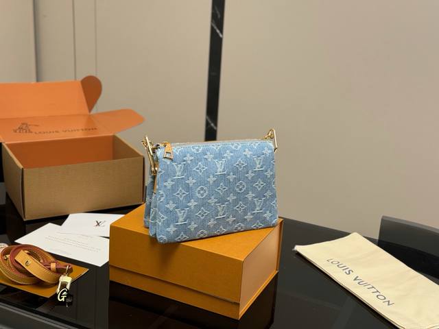 Comes With A Double Box. Size: 22 X 15 Cm. This Is The Perfect Summer Accessory.