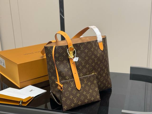 With Folding Box Lv Women's New Lowkey Bumbag Metal Lock Black Gold Waist Bag Ho