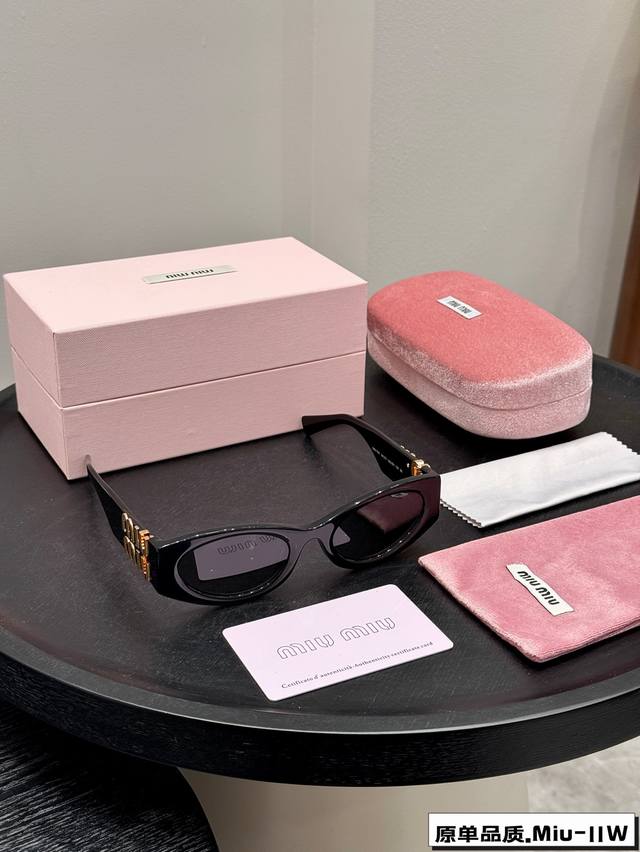 Includes Eyeglass Case And Eyeglass Bag Miu Miu Frames Are Really On Fire This Y
