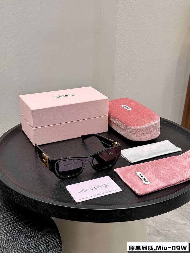 Includes Eyeglass Case And Eyeglass Bag Miu Frames Are Truly On Fire This Year W