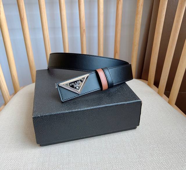 Prada Double-Sided Italian Imported First-Layer Calfskin, With Vacuum Electropla