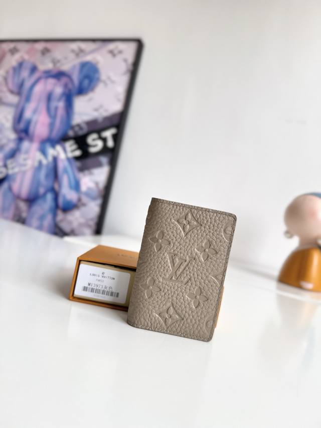 Overseas Original M13973 Gray Exclusive Real Shot This Pocket Wallet Is Made Of