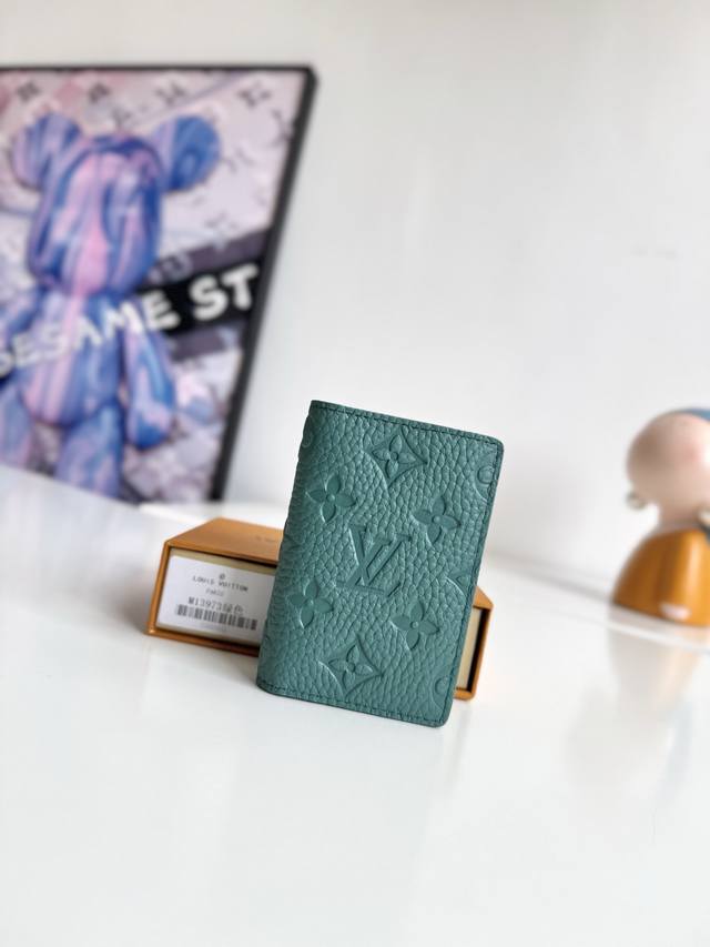 Overseas Original M13973 Green Exclusive Real Shot This Pocket Wallet Is Made Of