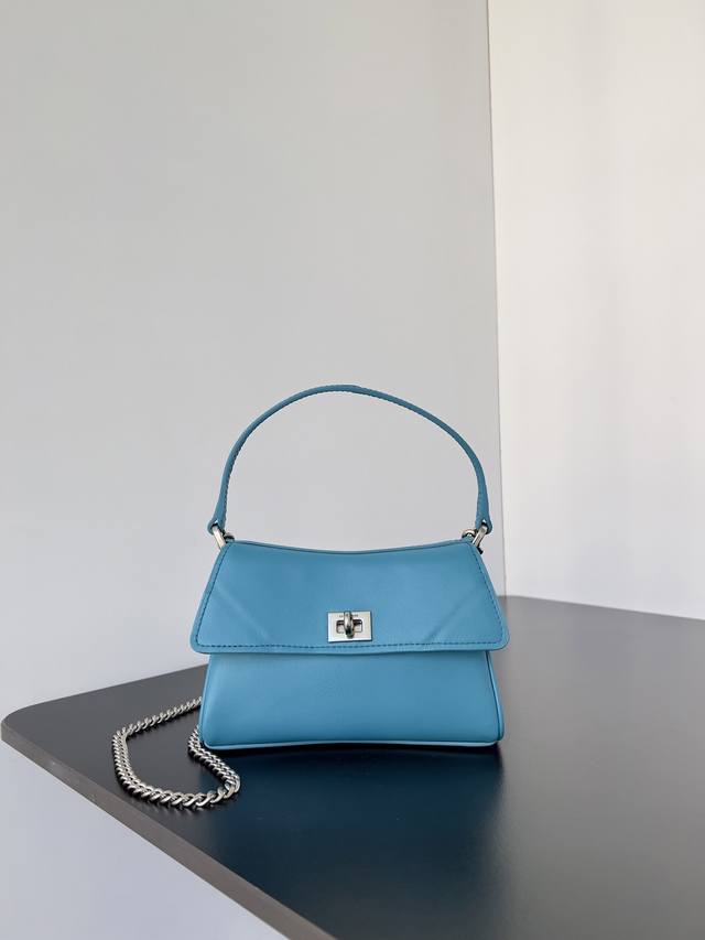 Genuine The Popular Rodeo Series Has Launched A New Nano Chain Bag. The Detachab