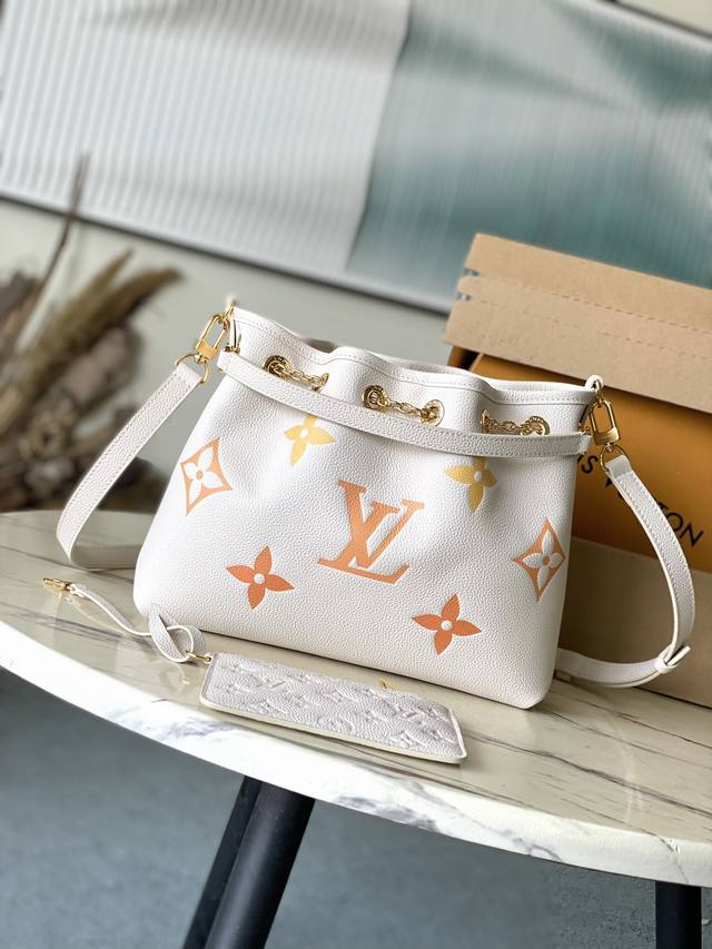 Top Layer Leatherm46545 This Summer Bundle Handbag Is From The D Grad Series, An