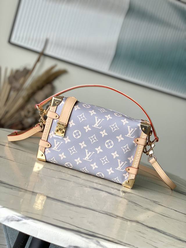 Steel Hardware Top Original M12428 This Side Trunk Medium Handbag Draws Inspirat