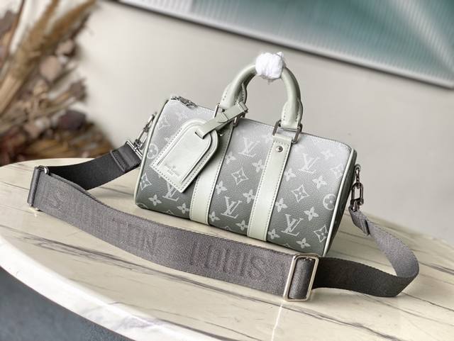 Top Original M11591 This Keepal Bandouliere Handbag Is Made Of Monogram Gradient