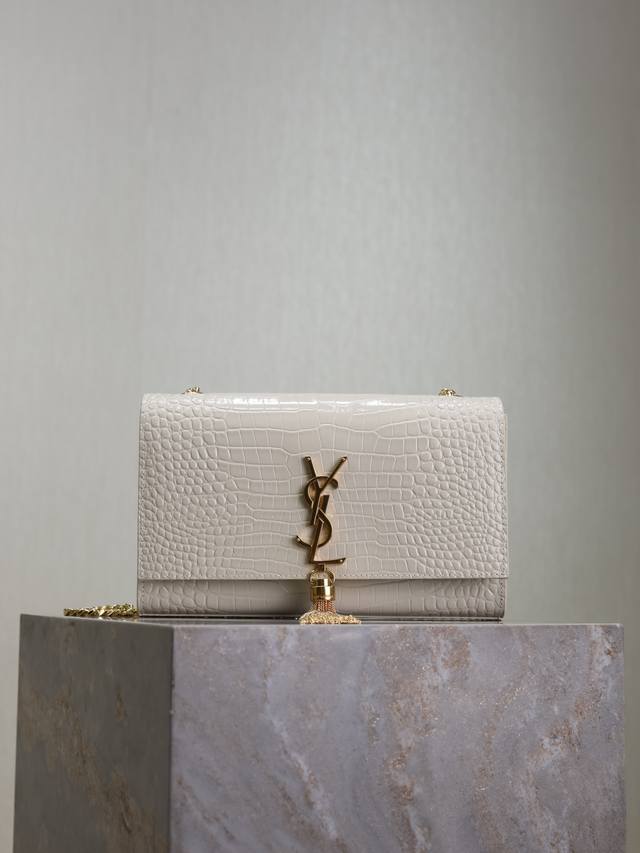 White Crocodile Pattern Gold Buckle Timeless Classic Kate 24Cm_Fringed Bag It Is