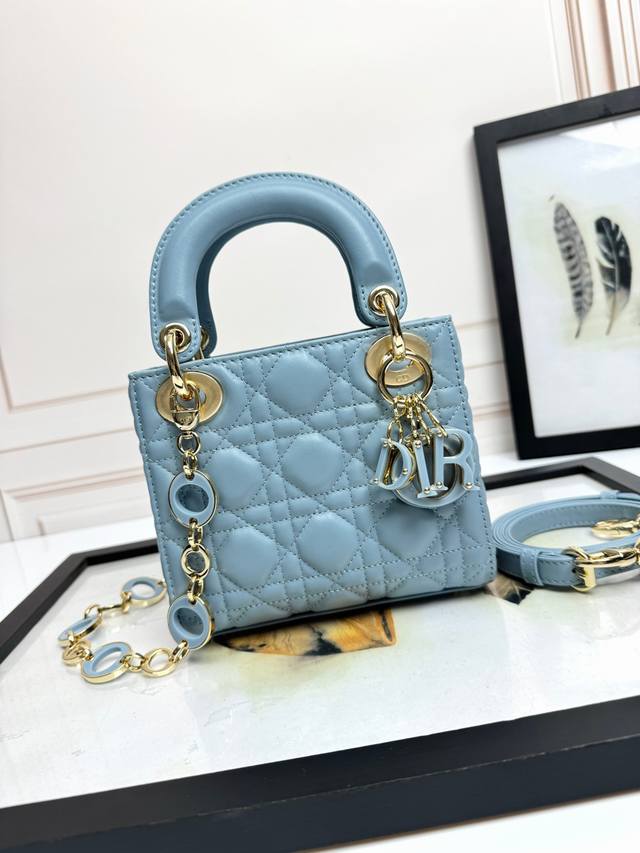 With Full Set Of Original Packaging, Original Quality Sheepskin Lining, Counter