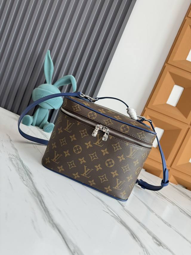 Top Original Dynamic Chip M12668 The Original Nice Bb Cosmetic Bag Is Made Of Mo