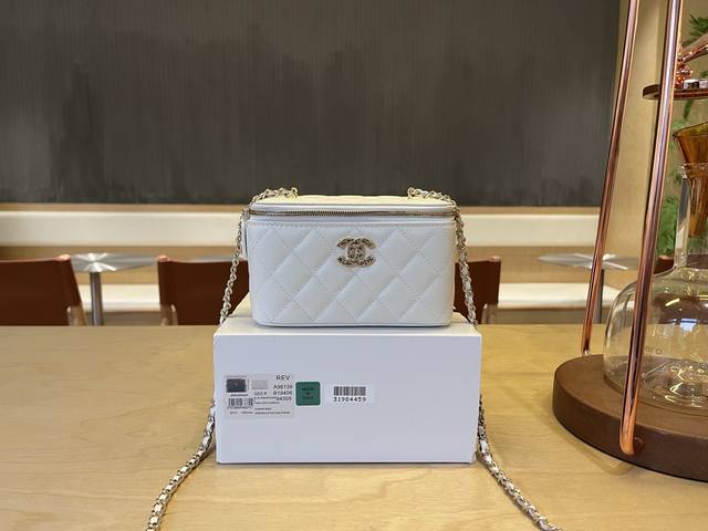 A96139 Chanel25C Spring New Love Double C Logo One-Shoulder Crossbody Calfskin M