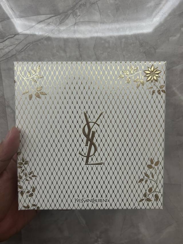 High-End Quality Yves Saint Laurent Pink Critical Christmas Makeup Two-Piece Set