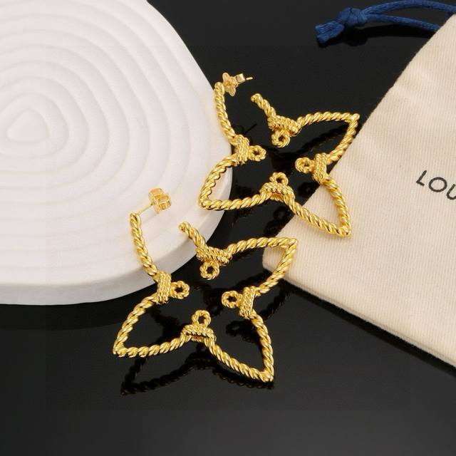 Lujia's New Lv Iconic Lv Four-Leaf Clover Hollow Twist Earrings Are Infused With