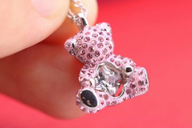 Swarovski Pink Diamond Teddy Bear Clavicle Necklace This Pendant Is Full Of Inte