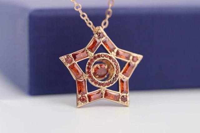 Swarovski Swarovski Diamond Star Red Beating Heart Clavicle Necklace The Star Is