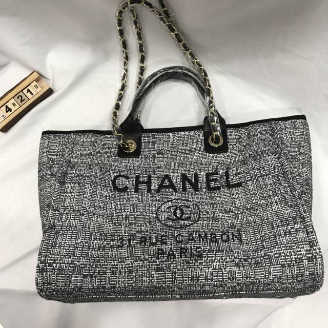 Chanel New Small Canvas Woven Bag Embroidered Beach Bag Large Capacity With Cowh