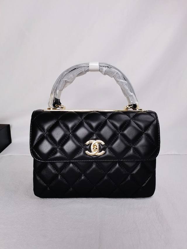 Sheepskin Gold Button Size 25X17X12Cm Style No. 8852 Small Grid