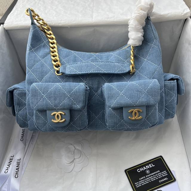 Chanel25C This New Model Is Surprisingly Light And Good-Looking. It Has Four Ins