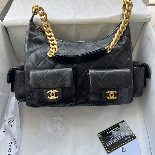 Chanel25C New Model. This Bag Is Unexpectedly Light And Beautiful, And It Has Fo