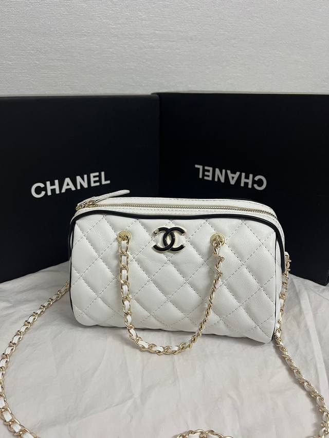 Snow White Ohanel White With Black Edge Boston Chanel 25P Bowling Boston! Carry