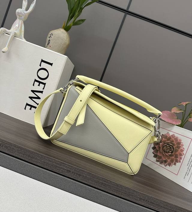 Loewe Latest Color Puzzle Debut Handbag In Super Soft Calf Leather*The Rectangul