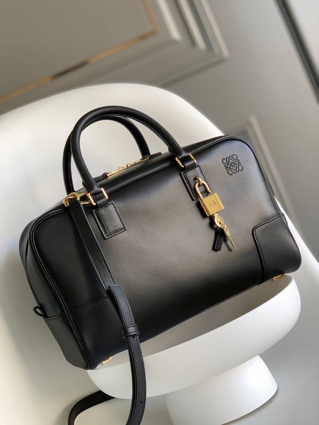Lo*We's Latest Amazona Bag This Is A Loewe Iconic Bag Originally Launched In The