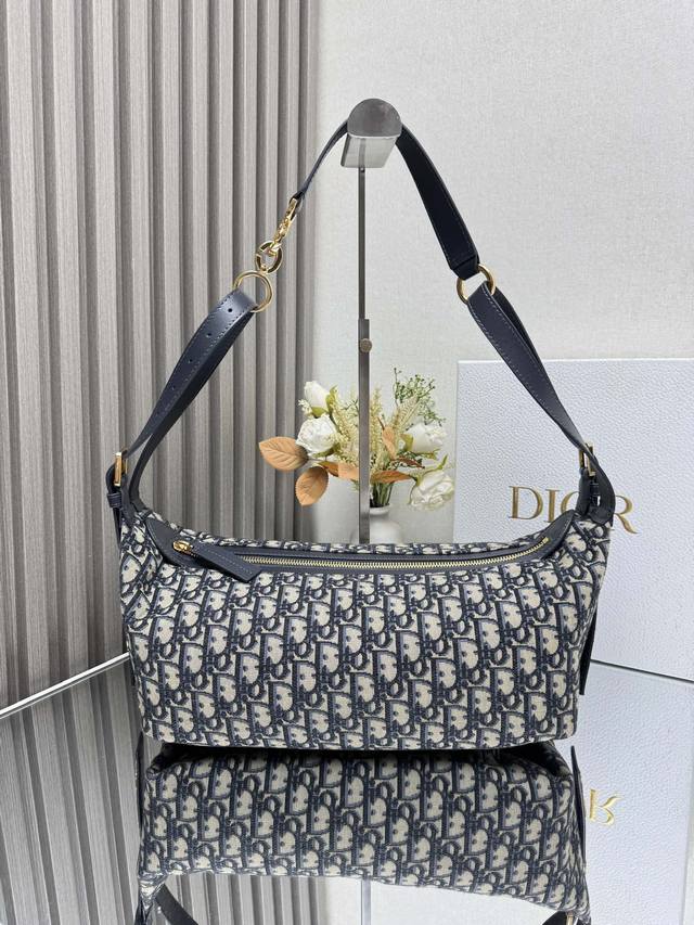 Authentic, High Version D-Journey Bag Medium Blue Cloth This D-Journey Handbag I