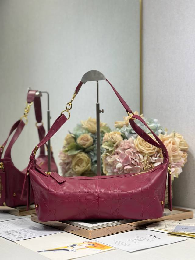 Authentic, High Version Medium D-Journey Handbag Dark Plum Red Plain This D-Jour