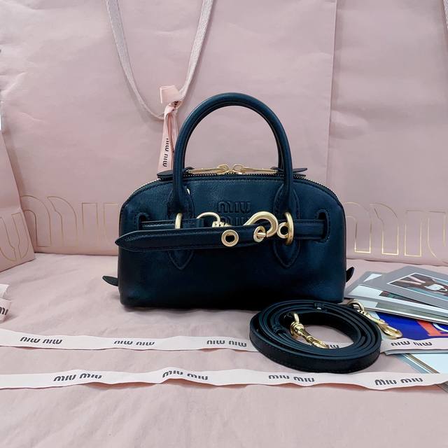 Authentic 1300 5B, Miu's New Hit Mini Shell Bag, Made Of Top-Grade Vintage Soft