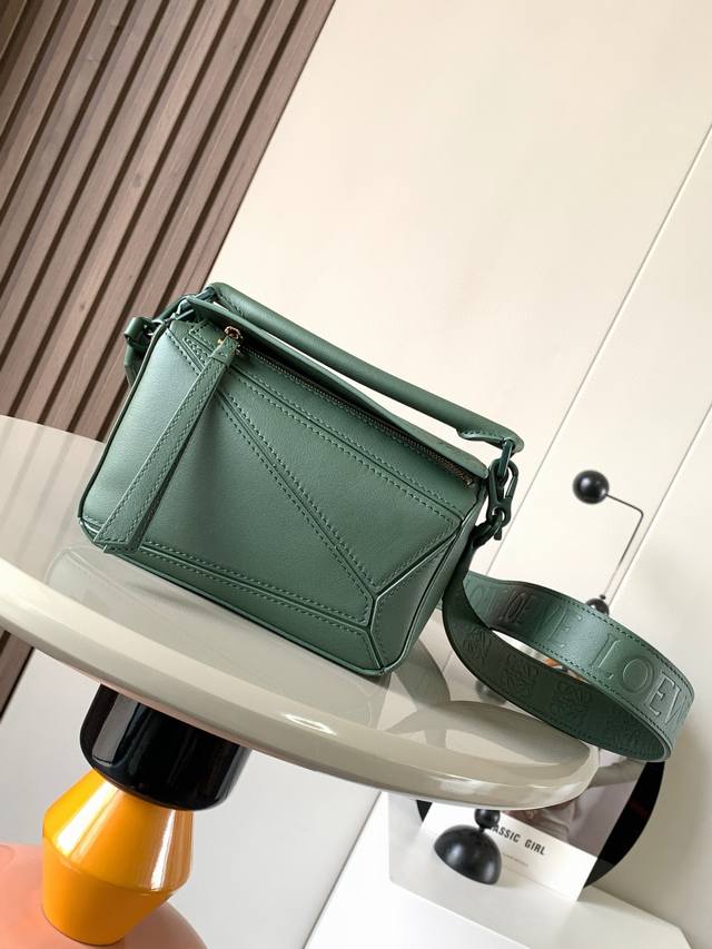 Original Leather Geometric Bag Mini 18Cm Wide Shoulder Strap Embossed Puzzle Han