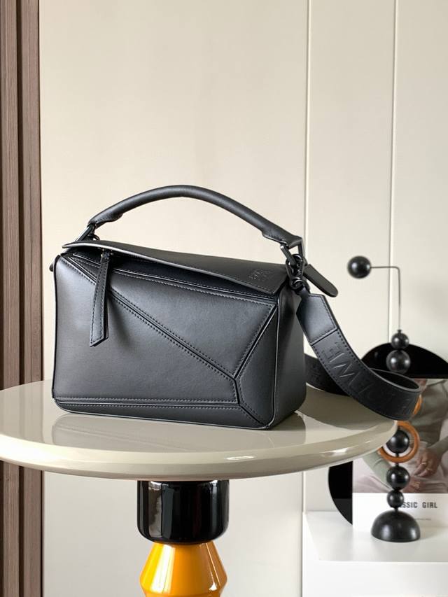 Original Leather Geometric Bag 24Cm Wide Shoulder Strap Embossed Puzzle Handbag