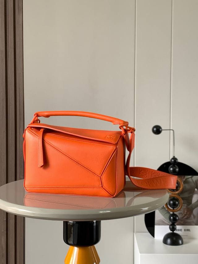 Original Leather Geometric Bag 24Cm Wide Shoulder Strap Embossed Puzzle Handbag