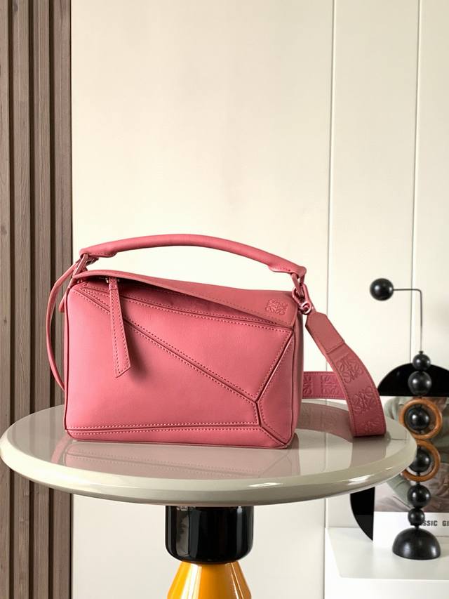 Original Leather Geometric Bag 24Cm Wide Shoulder Strap Embossed Puzzle Handbag
