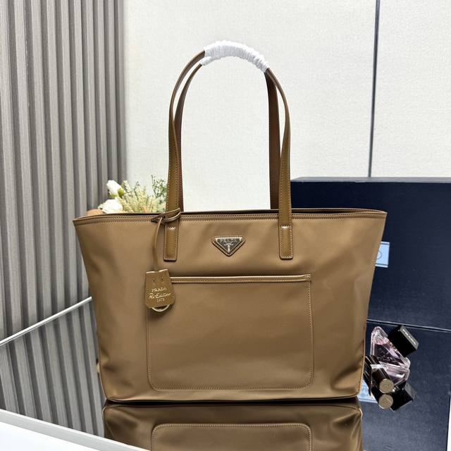 Genuine Top-Grade Original New Tote Bag Medium 1Bg555 Has Arrived. This Timeless