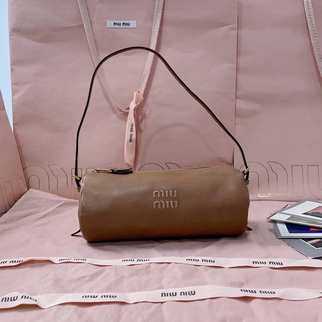 Authentic Grade 5Ne851, Mium Small Cylindrical Bag, Made Of Vintage Old Soft Lam