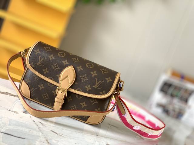 The Picture Is Consistent With The Product M46049 Red Boutique Version Productio