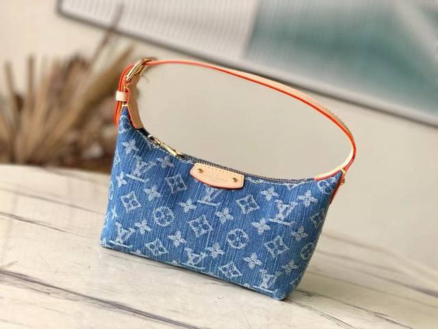 Top Original Single M82949 Mini Moon Handbag Uses Soft Monogram Empreinte, Makin
