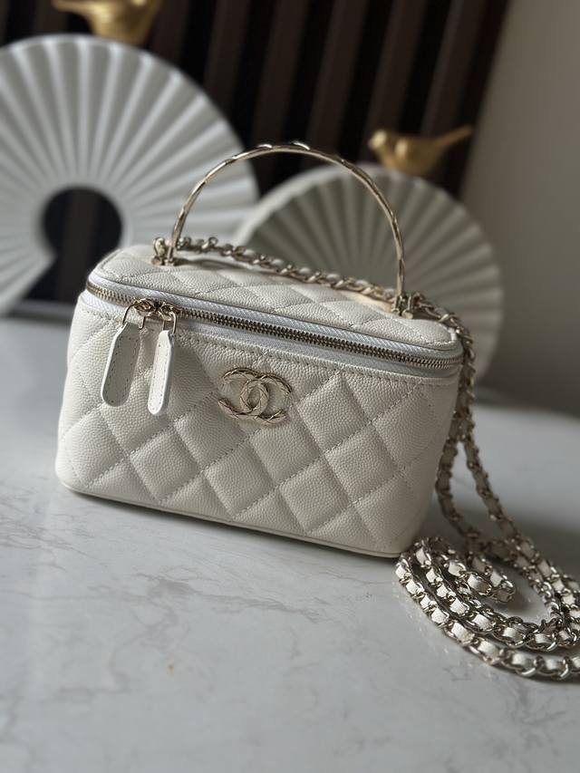 New Chena125S Box Bag Cosmetic Case! Twisted Handle I Found This Cute Little One